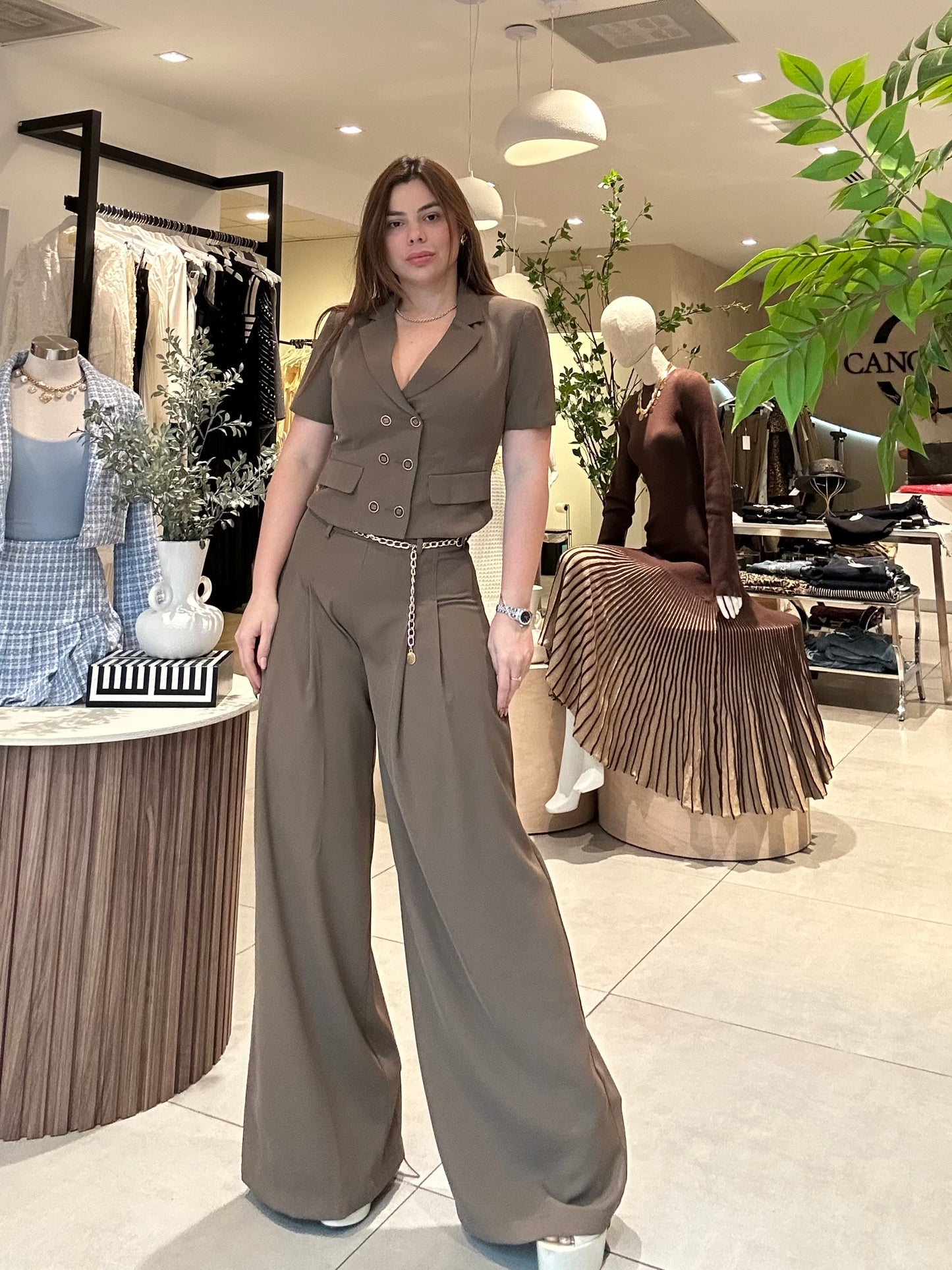 Lore Brown set