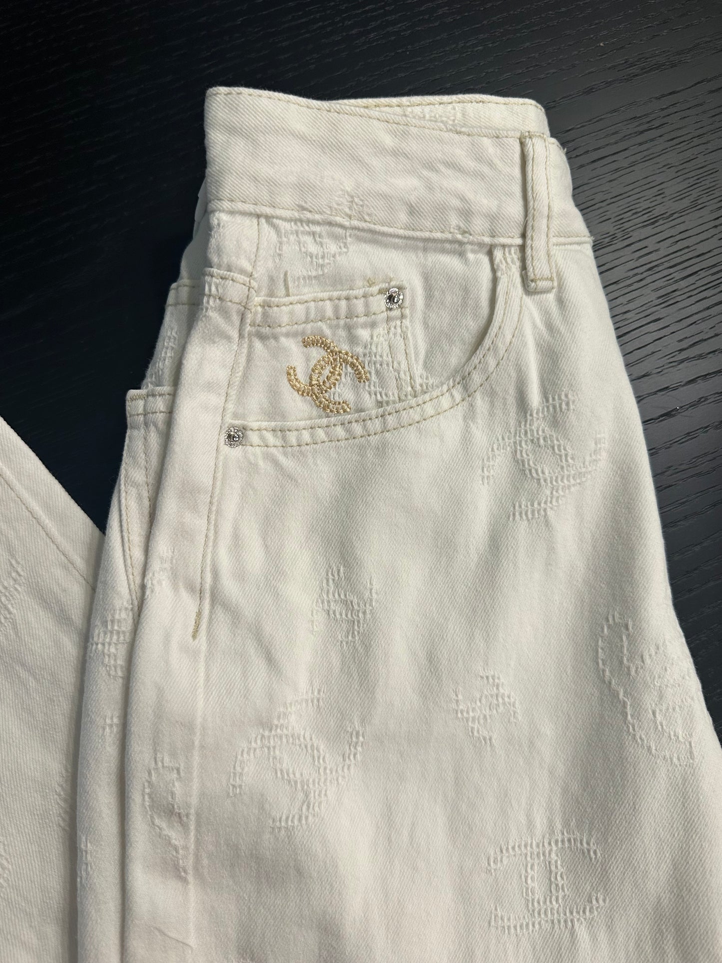 Jeans channel