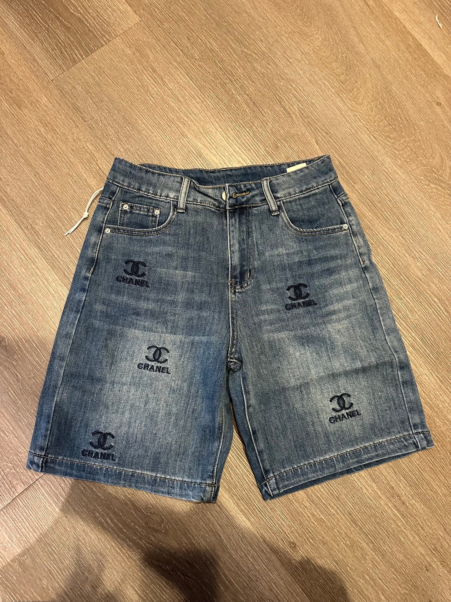Short denim