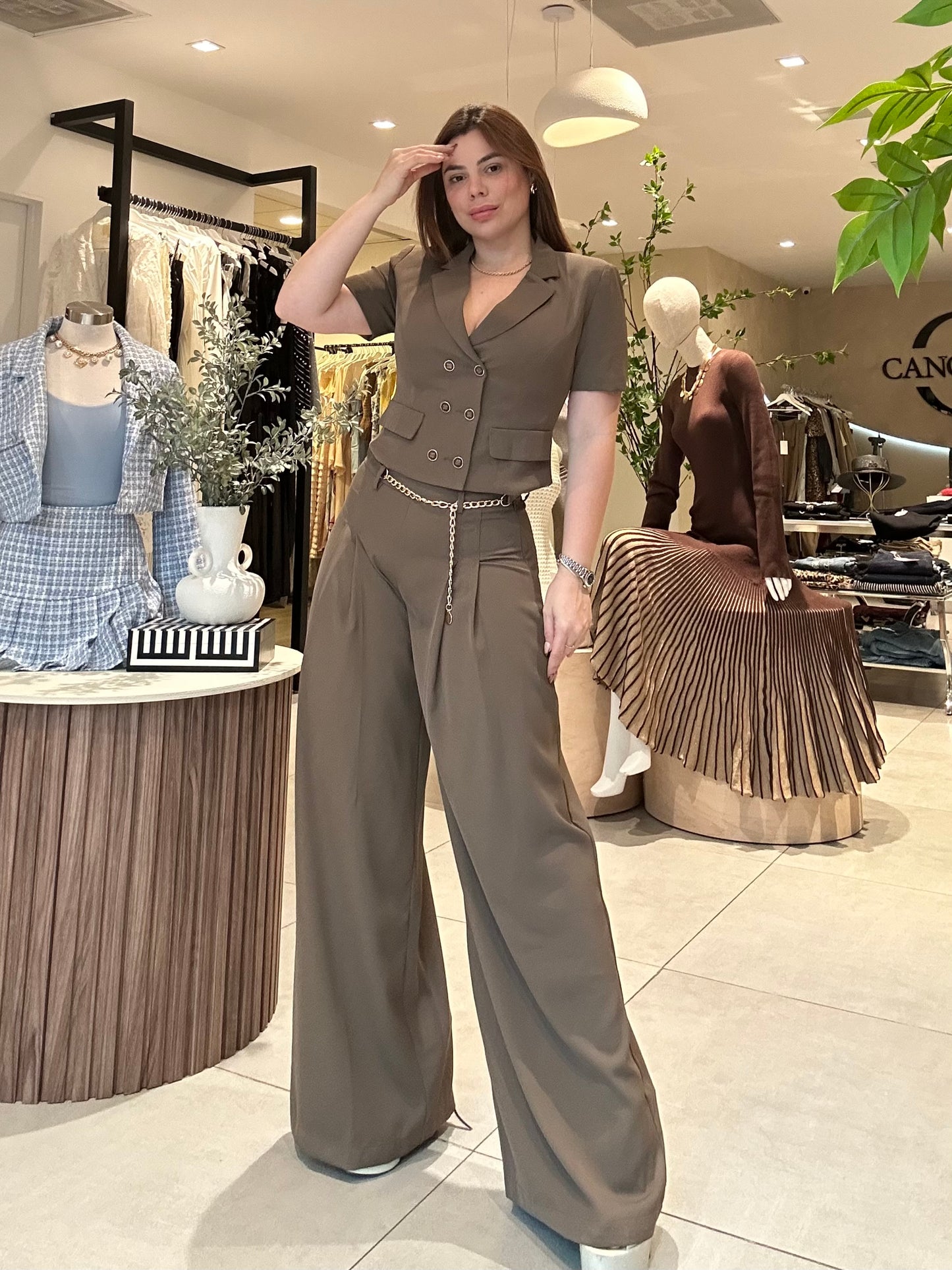 Lore Brown set