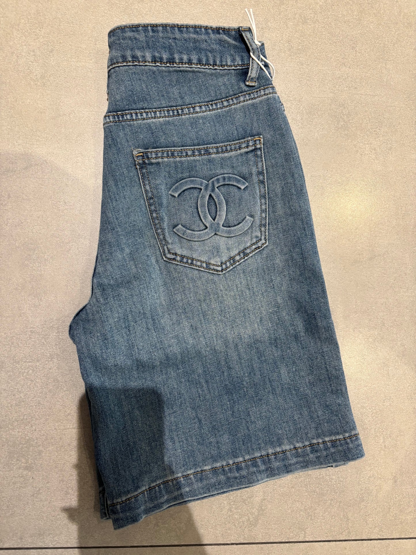 Short denim
