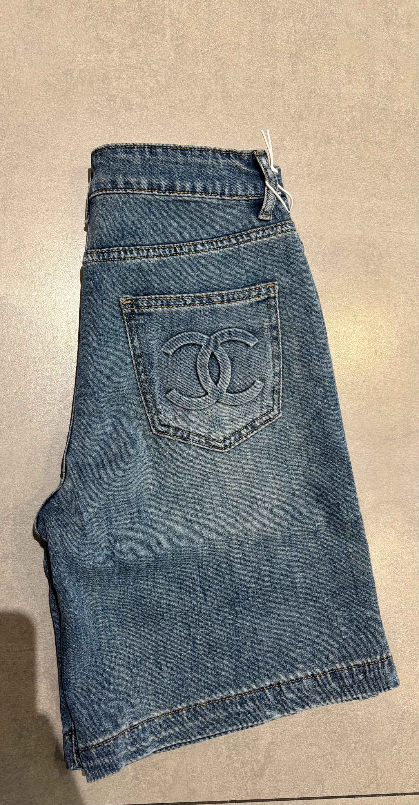 Short denim