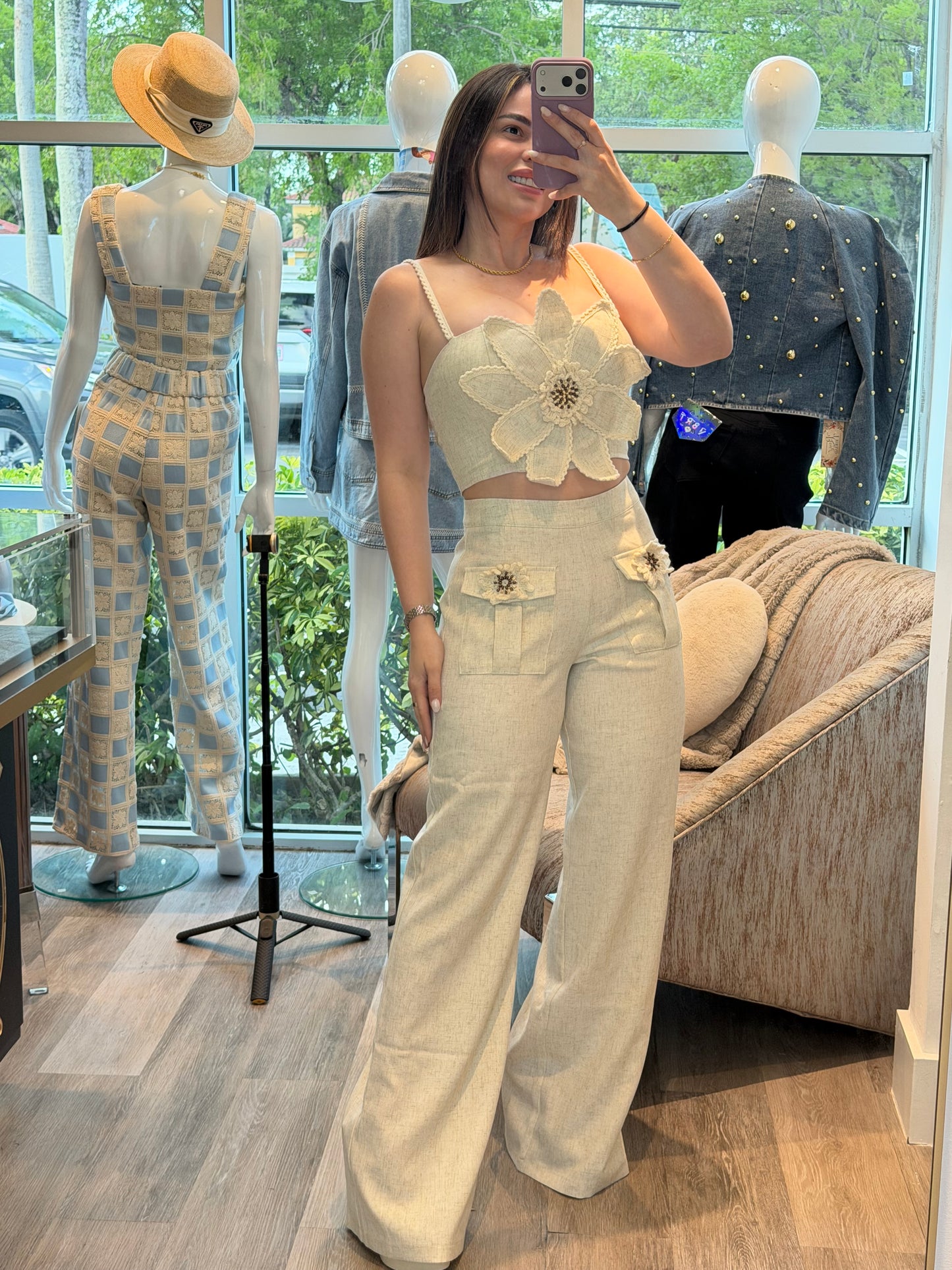 Line arena floral