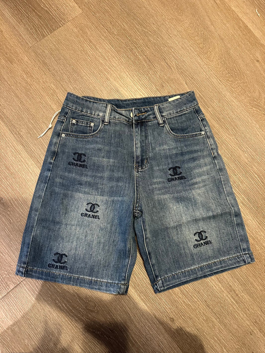 Short denim