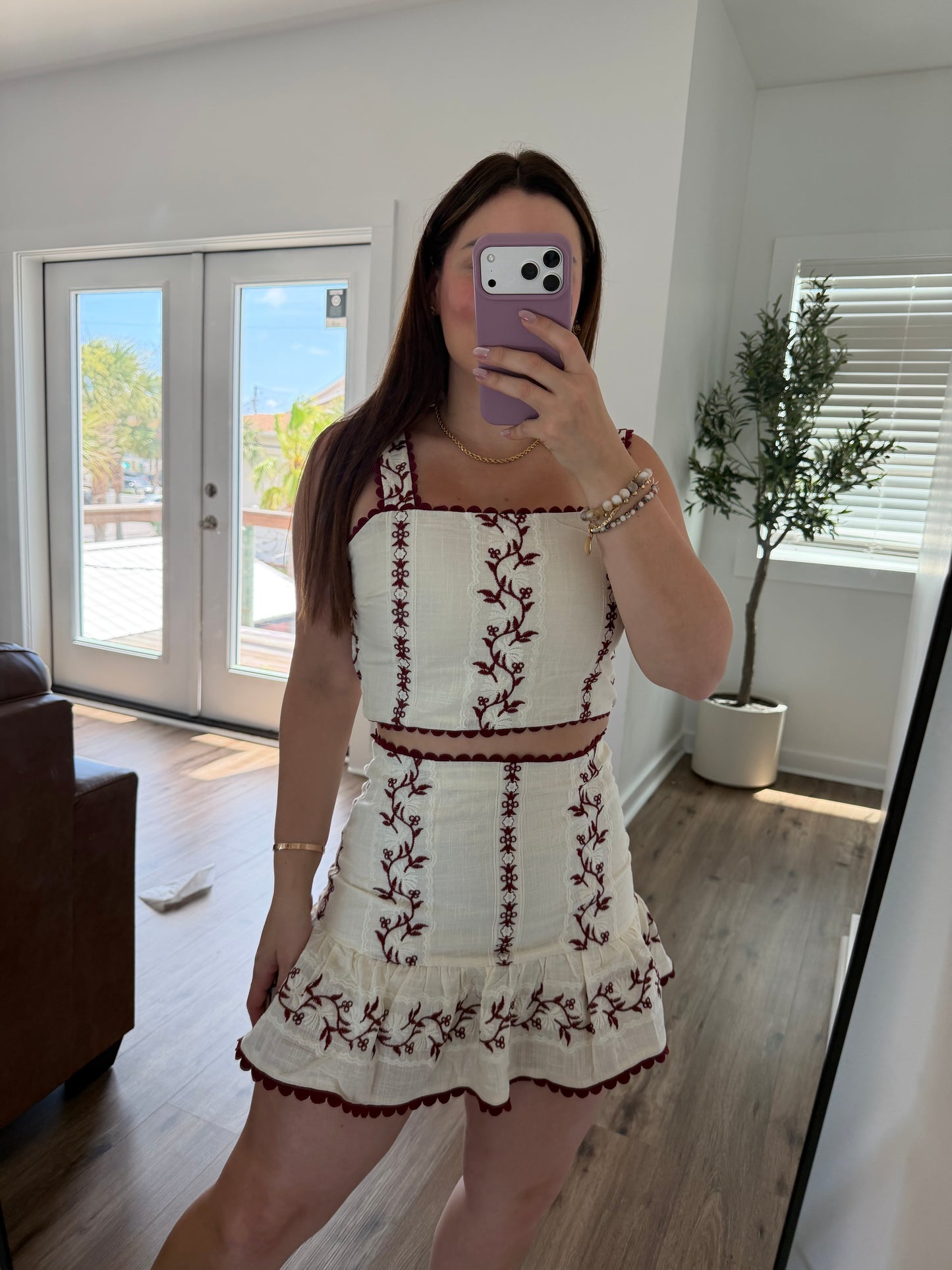 Embroidery wine set