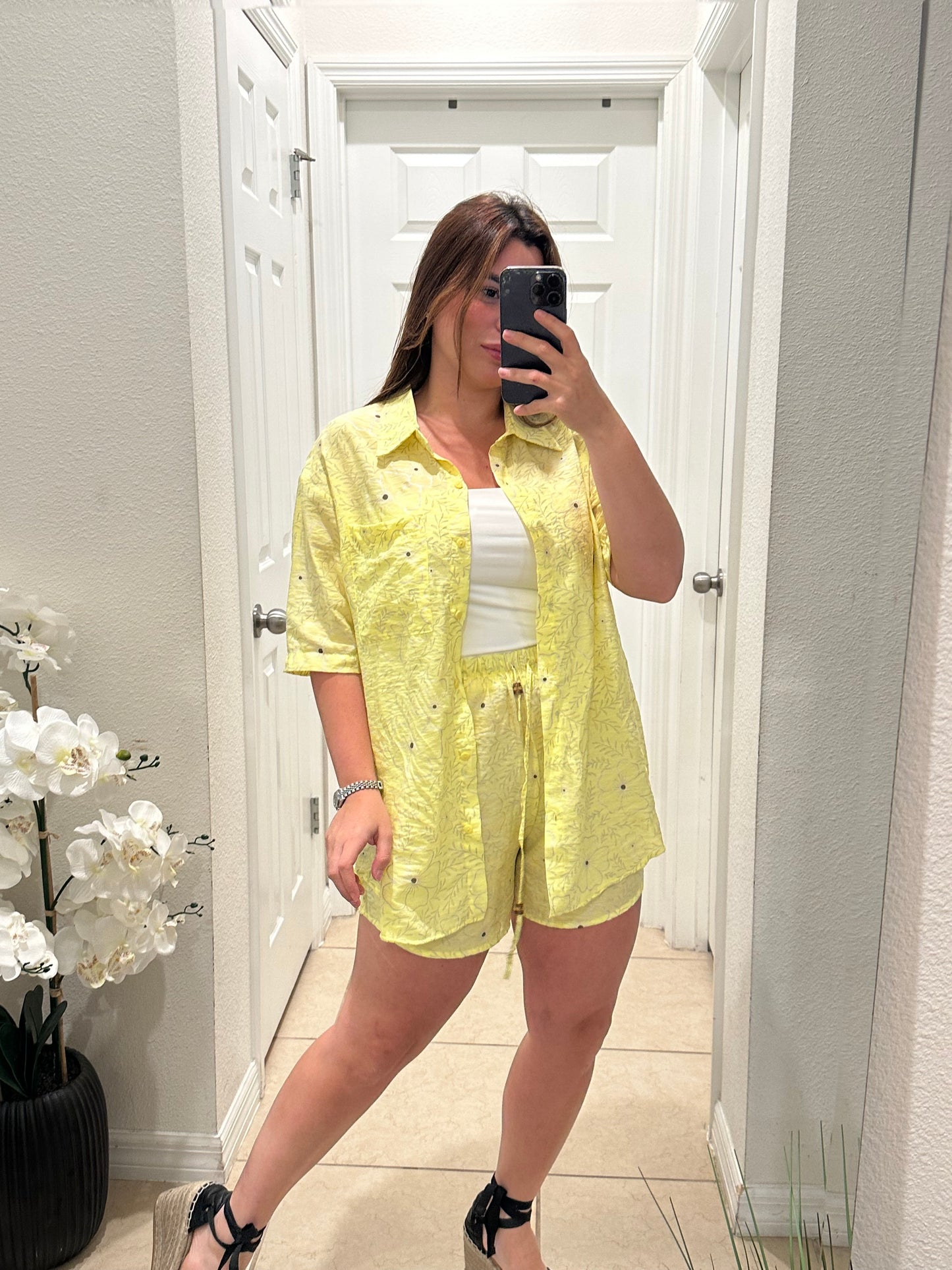 Set short yellow
