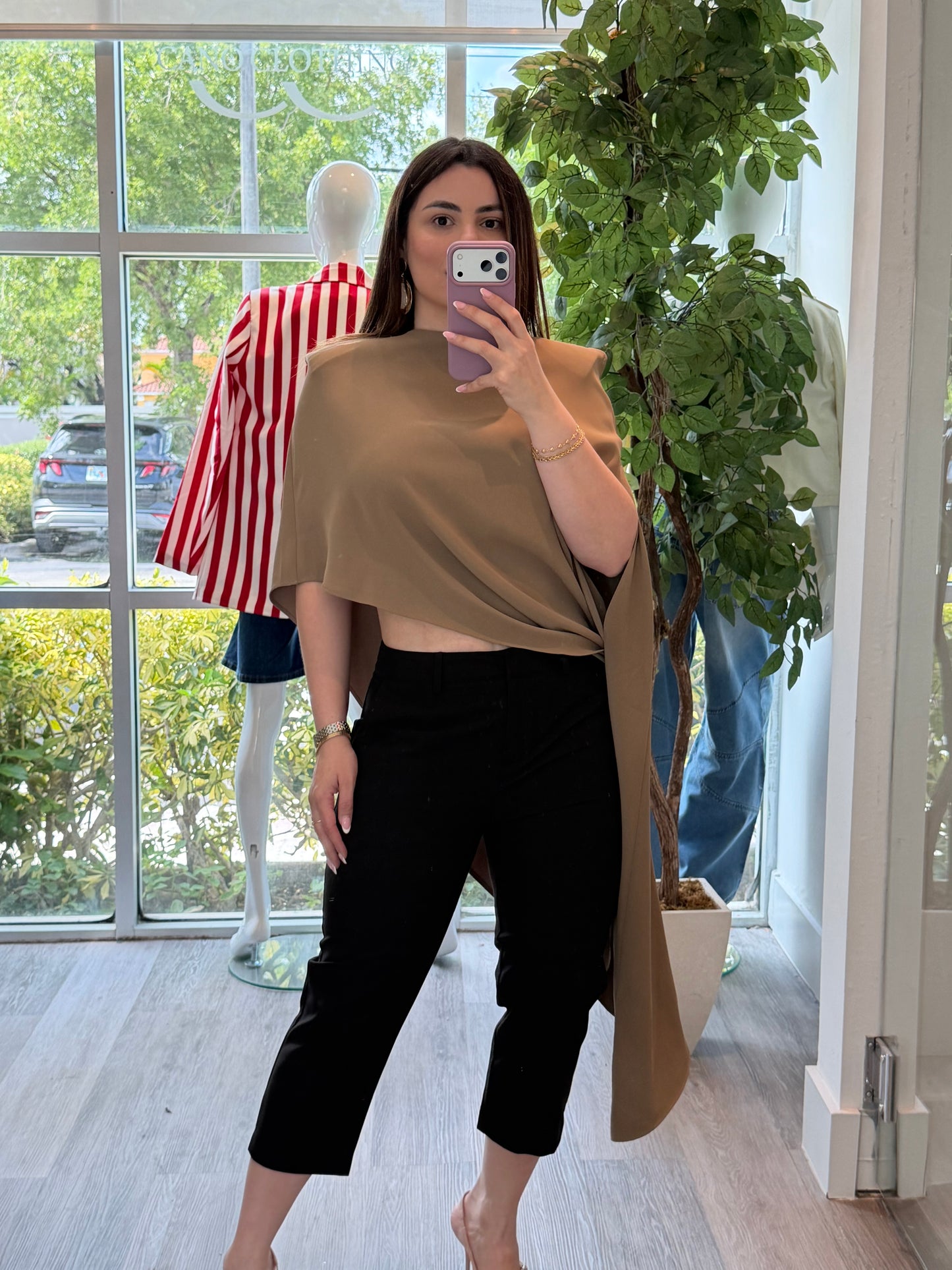 Capri black