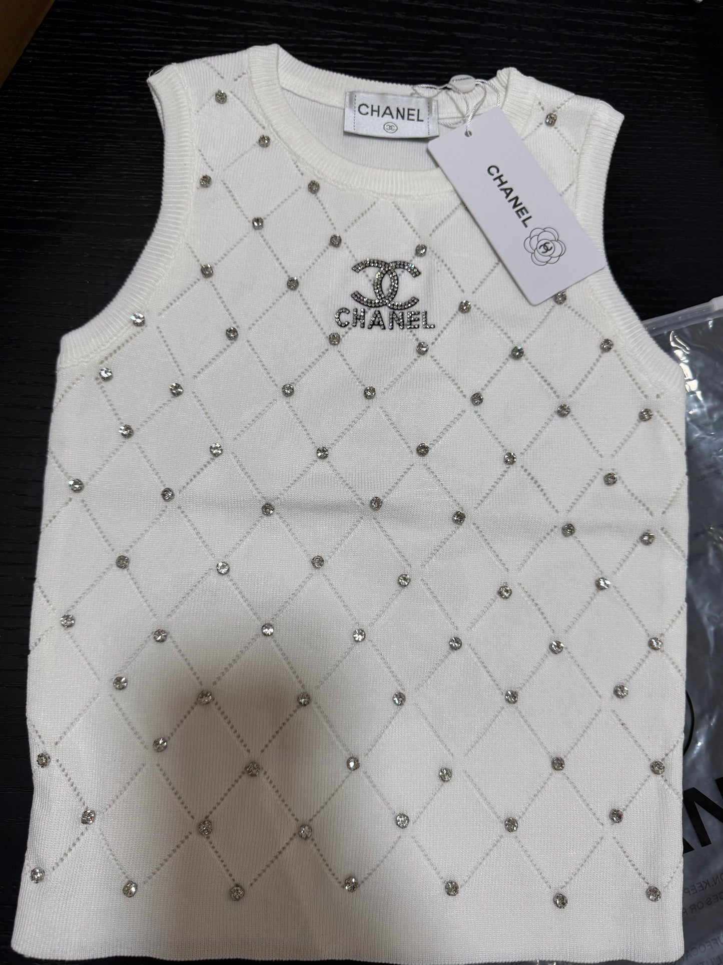 One size Chanel white