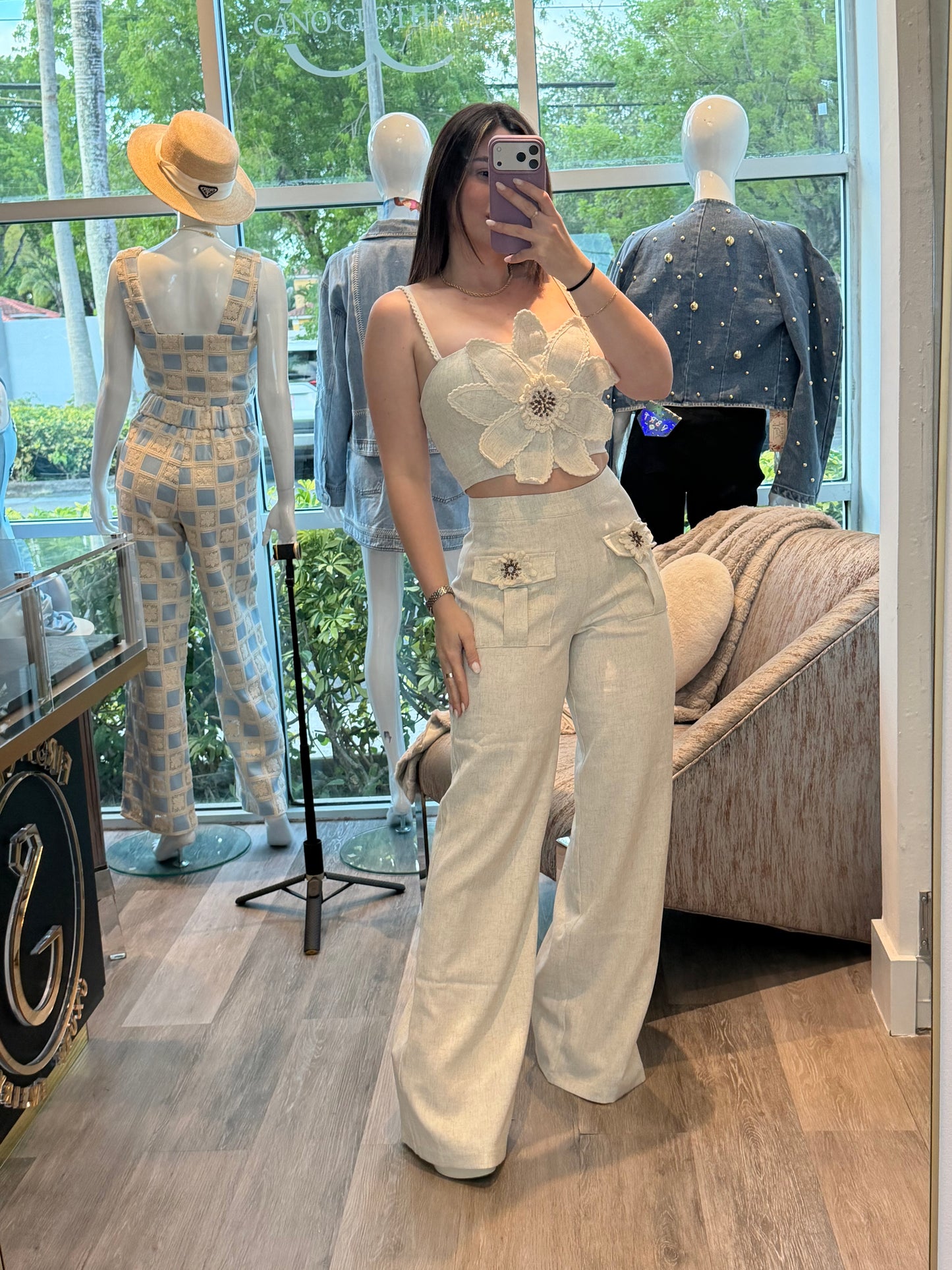 Line arena floral