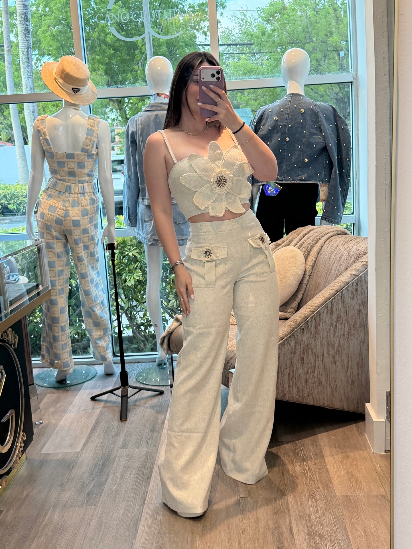 Line arena floral