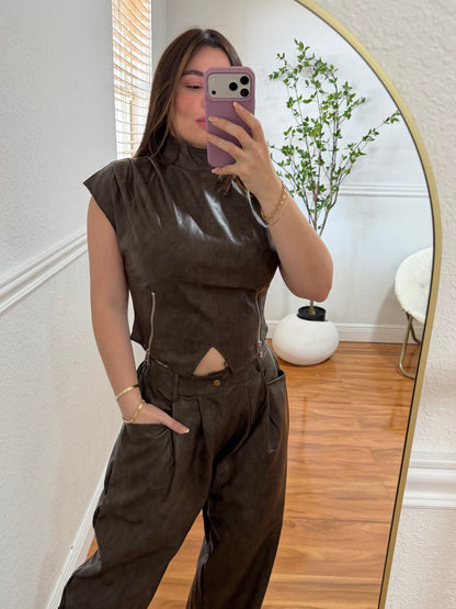 Brown leather set
